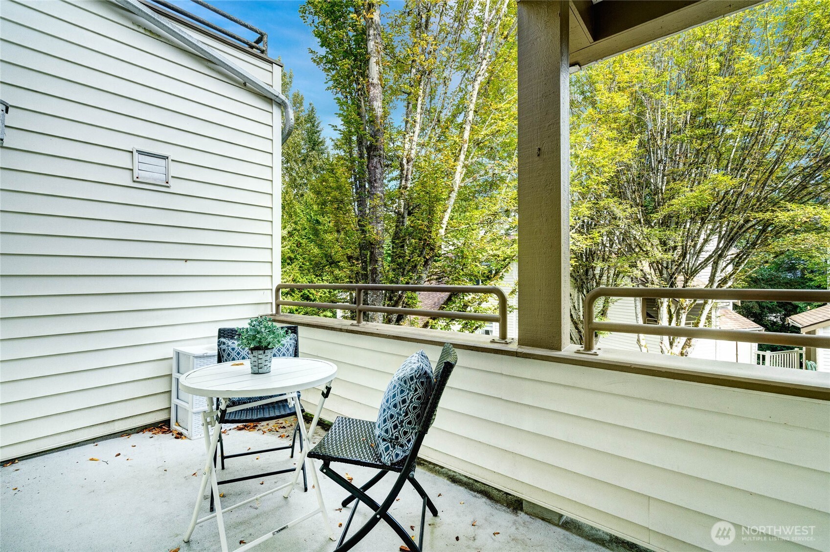 7583 Old Redmond Road, Unit A203 Redmond, WA 98052 - Photo 28 of 29 a view of a outdoor seating area