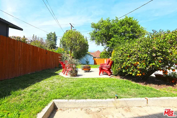a view of a backyard with plants