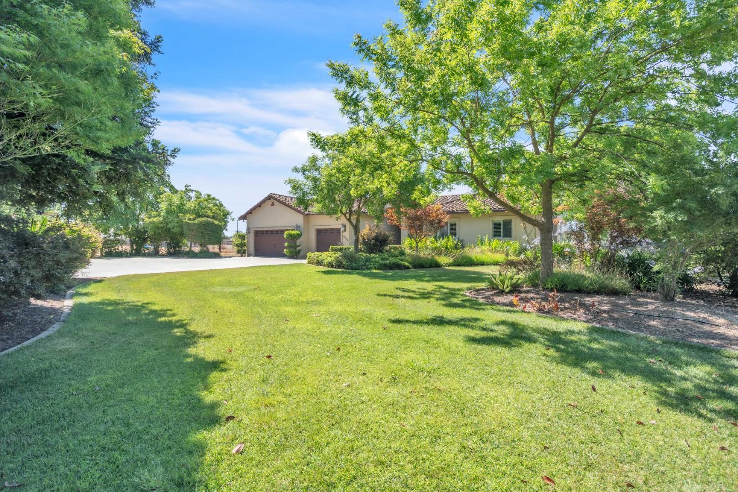 8654 Bradshaw Road Elk Grove, CA 95624 - Photo 3 of 39