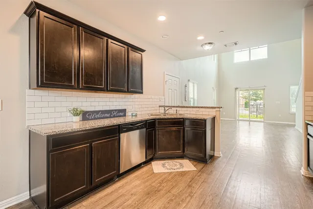 $2,300 | 516 East Slaughter Lane, Unit 1101, Austin, TX 78744