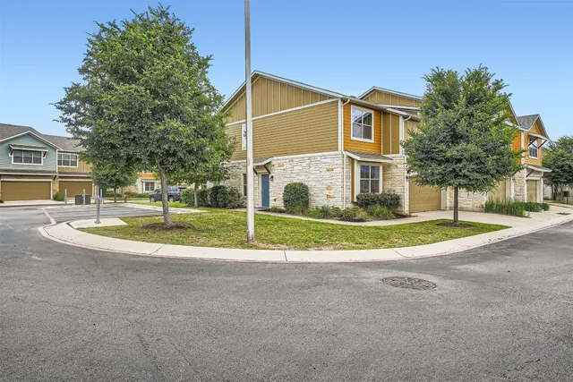 $2,300 | 516 East Slaughter Lane, Unit 1101, Austin, TX 78744