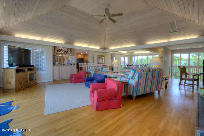 230 Beach Road North Wilmington, NC 28411 - Photo 6 of 34 230 Beach Rd N-small-005-98-Living Room-