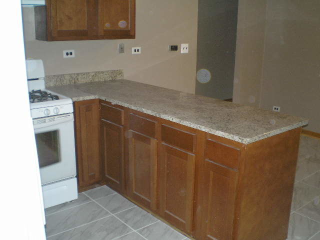 920 Surrey Road Addison, IL 60101 - Photo 4 of 28