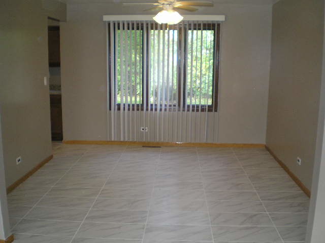920 Surrey Road Addison, IL 60101 - Photo 8 of 28