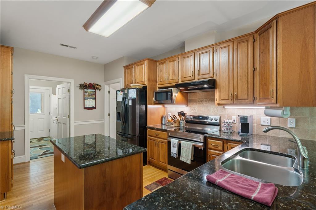 221 Redfield Road Mocksville, NC 27028 - Photo 8 of 37