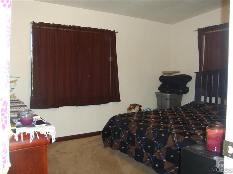 925 Rialto Street Oxnard, CA 93035 - Photo 9 of 20 a bedroom with a bed and a cabinets