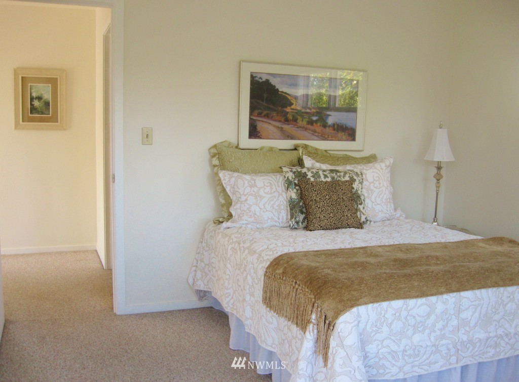 701 North 68th Street Seattle, WA 98103 - Photo 11 of 14