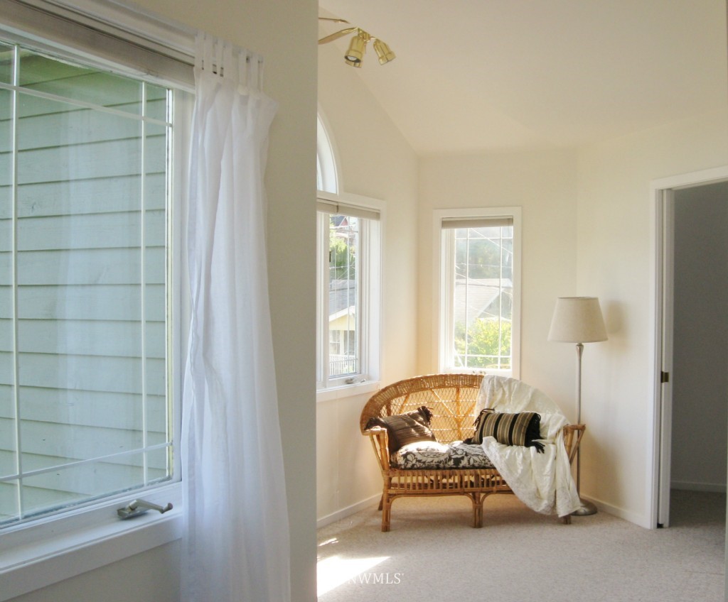 701 North 68th Street Seattle, WA 98103 - Photo 12 of 14