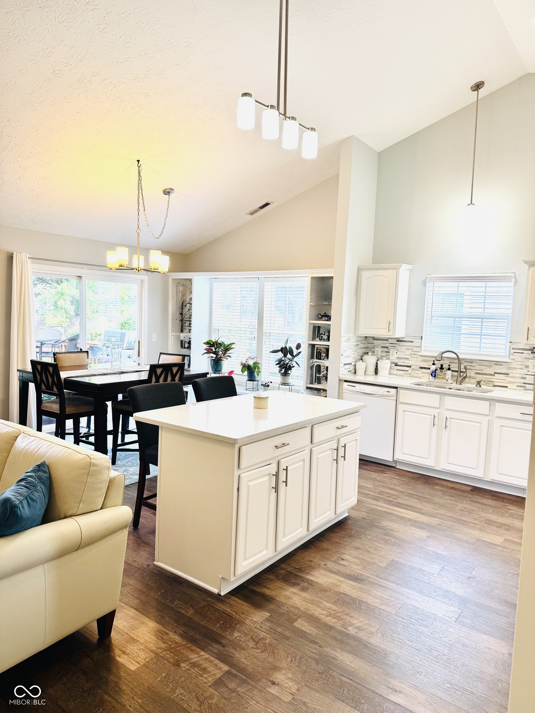 10477 Silver Ridge Circle Fishers, IN 46038 - Photo 8 of 18 Gallery Image 8