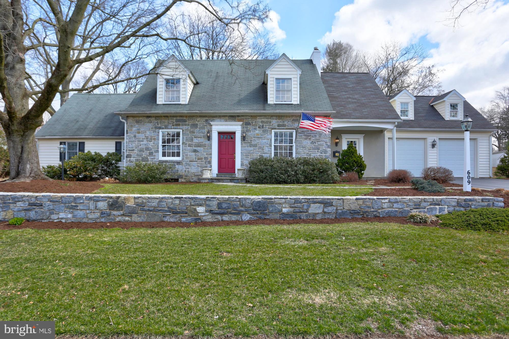 609 South Spruce Street Lititz, PA 17543 - Photo 1 of 34