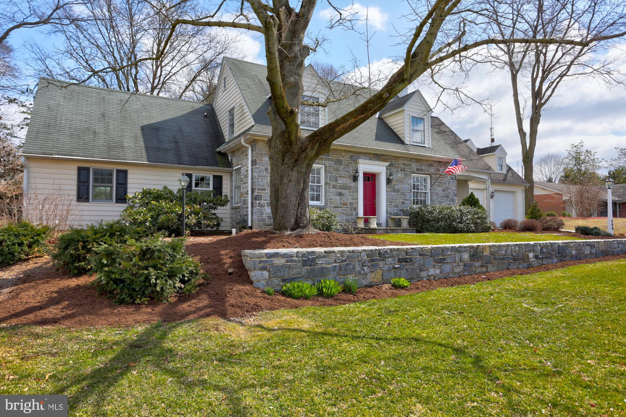609 South Spruce Street Lititz, PA 17543 - Photo 3 of 34