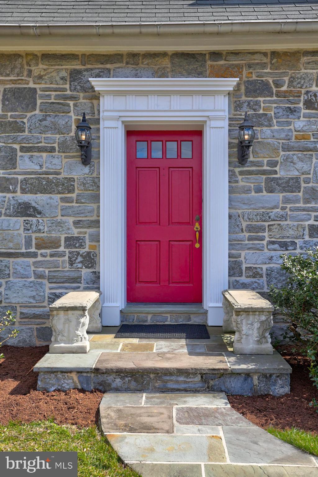 609 South Spruce Street Lititz, PA 17543 - Photo 4 of 34