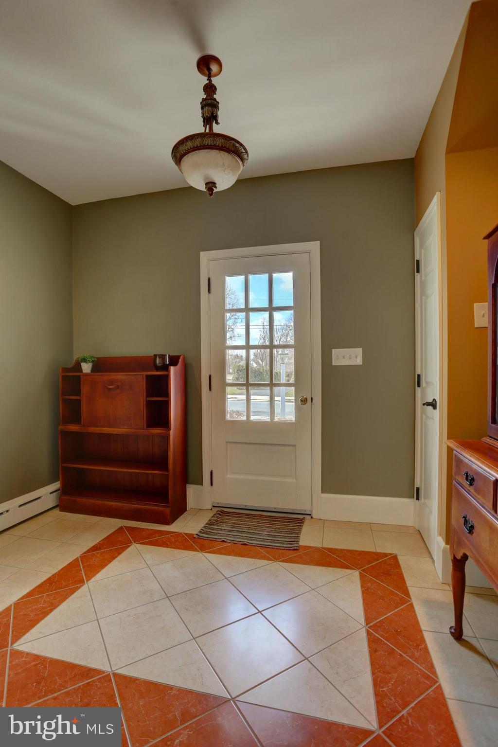 609 South Spruce Street Lititz, PA 17543 - Photo 8 of 34