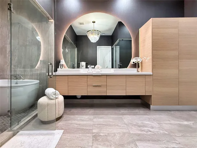 $2,100,000 | 8162 Northwest 48th Terrace, Doral, FL 33166