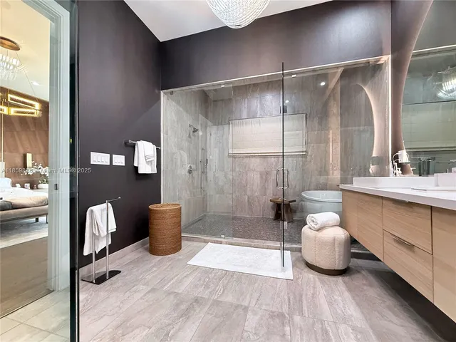 $2,100,000 | 8162 Northwest 48th Terrace, Doral, FL 33166