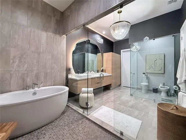 $2,100,000 | 8162 Northwest 48th Terrace, Doral, FL 33166