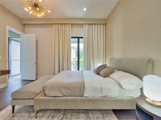 $2,100,000 | 8162 Northwest 48th Terrace, Doral, FL 33166