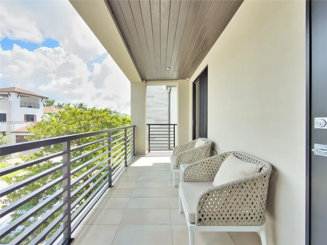 $2,100,000 | 8162 Northwest 48th Terrace, Doral, FL 33166