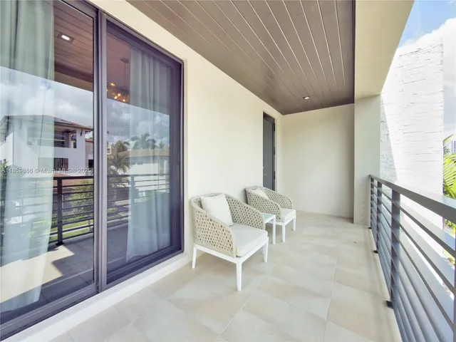 $2,100,000 | 8162 Northwest 48th Terrace, Doral, FL 33166