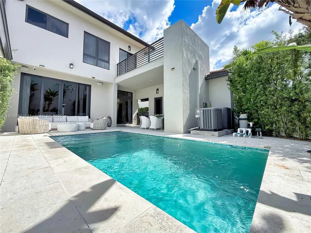 $2,100,000 | 8162 Northwest 48th Terrace, Doral, FL 33166