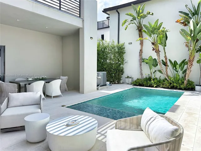 $2,100,000 | 8162 Northwest 48th Terrace, Doral, FL 33166