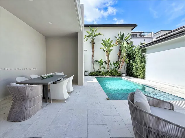 $2,100,000 | 8162 Northwest 48th Terrace, Doral, FL 33166