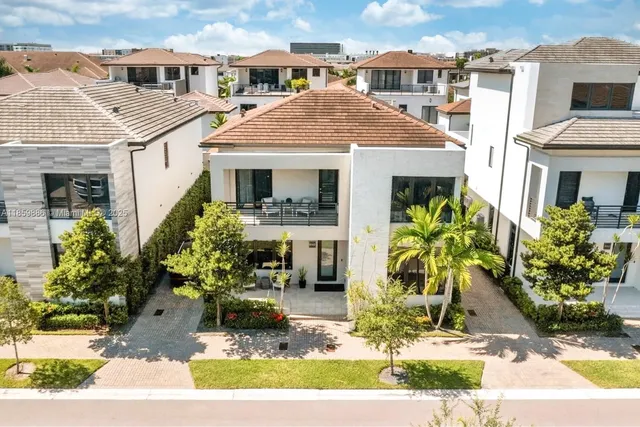 $2,100,000 | 8162 Northwest 48th Terrace, Doral, FL 33166