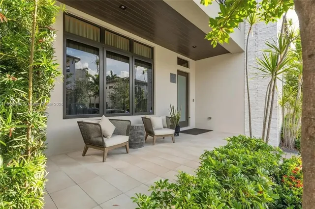 $2,100,000 | 8162 Northwest 48th Terrace, Doral, FL 33166