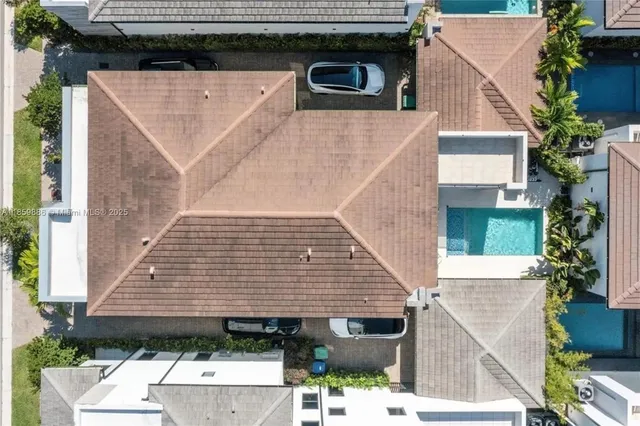 $2,100,000 | 8162 Northwest 48th Terrace, Doral, FL 33166