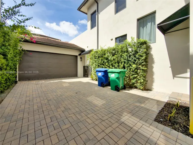 $2,100,000 | 8162 Northwest 48th Terrace, Doral, FL 33166