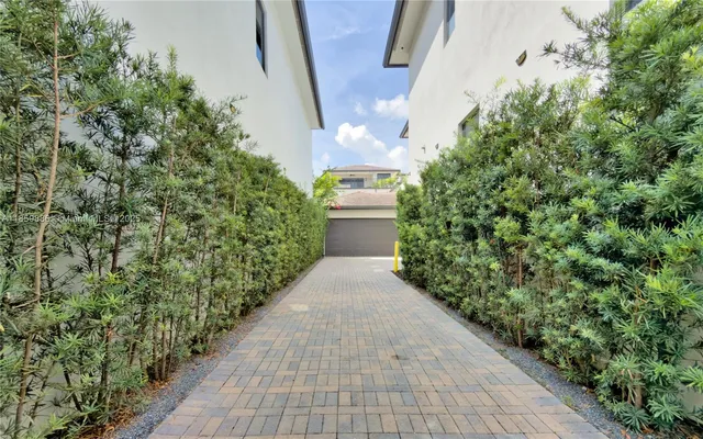 $2,100,000 | 8162 Northwest 48th Terrace, Doral, FL 33166