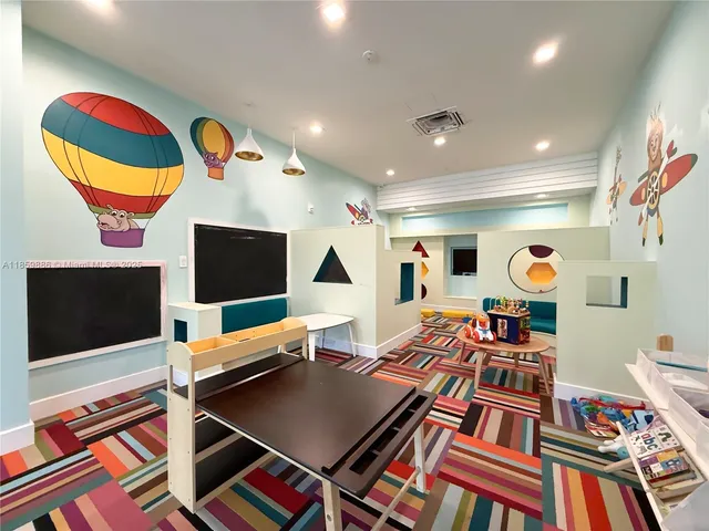 $2,100,000 | 8162 Northwest 48th Terrace, Doral, FL 33166