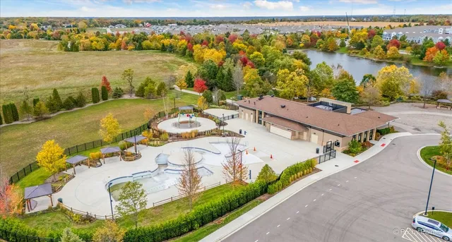 $274,900 | 6324 Maple Glen Drive, Unit 6324, Wonder Lake, IL 60097