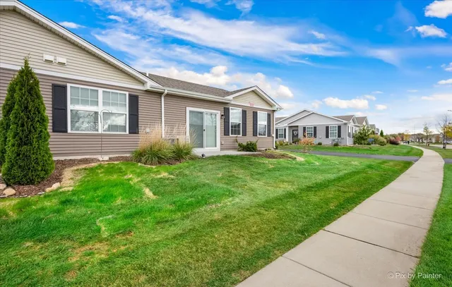 $274,900 | 6324 Maple Glen Drive, Unit 6324, Wonder Lake, IL 60097