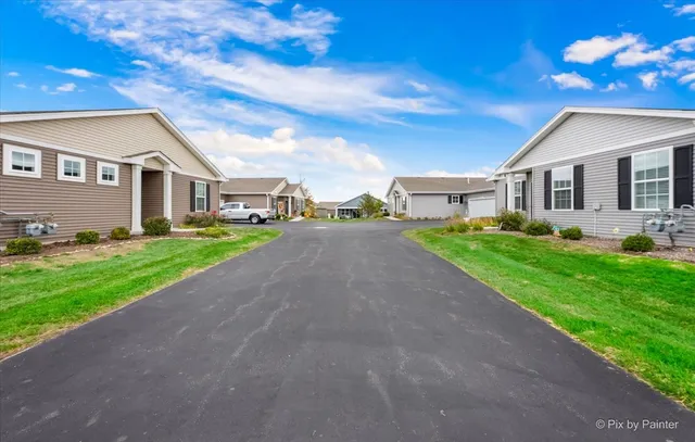 $274,900 | 6324 Maple Glen Drive, Unit 6324, Wonder Lake, IL 60097