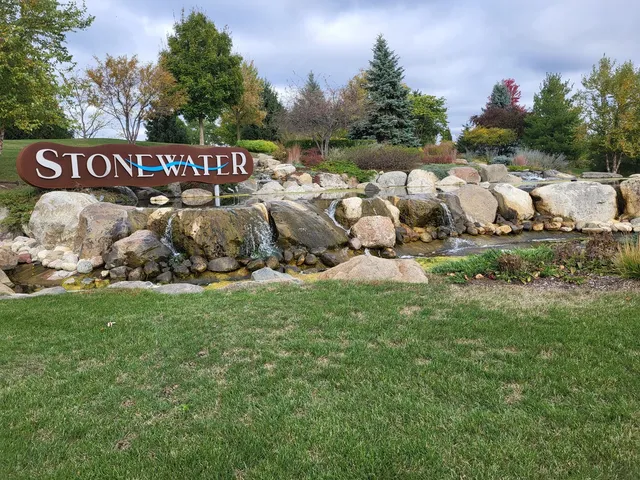 $274,900 | 6324 Maple Glen Drive, Unit 6324, Wonder Lake, IL 60097