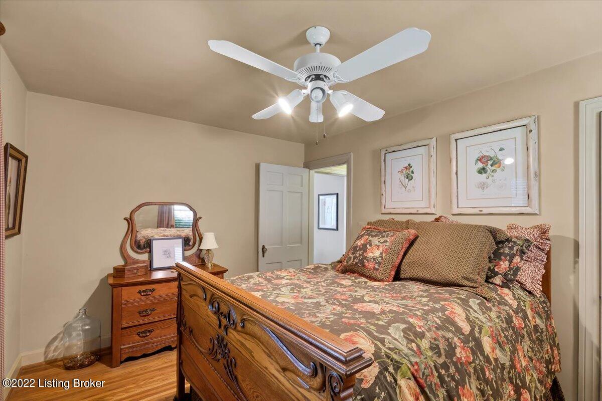 4309 Winchester Road Louisville, KY 40207 - Photo 18 of 39 Spacious