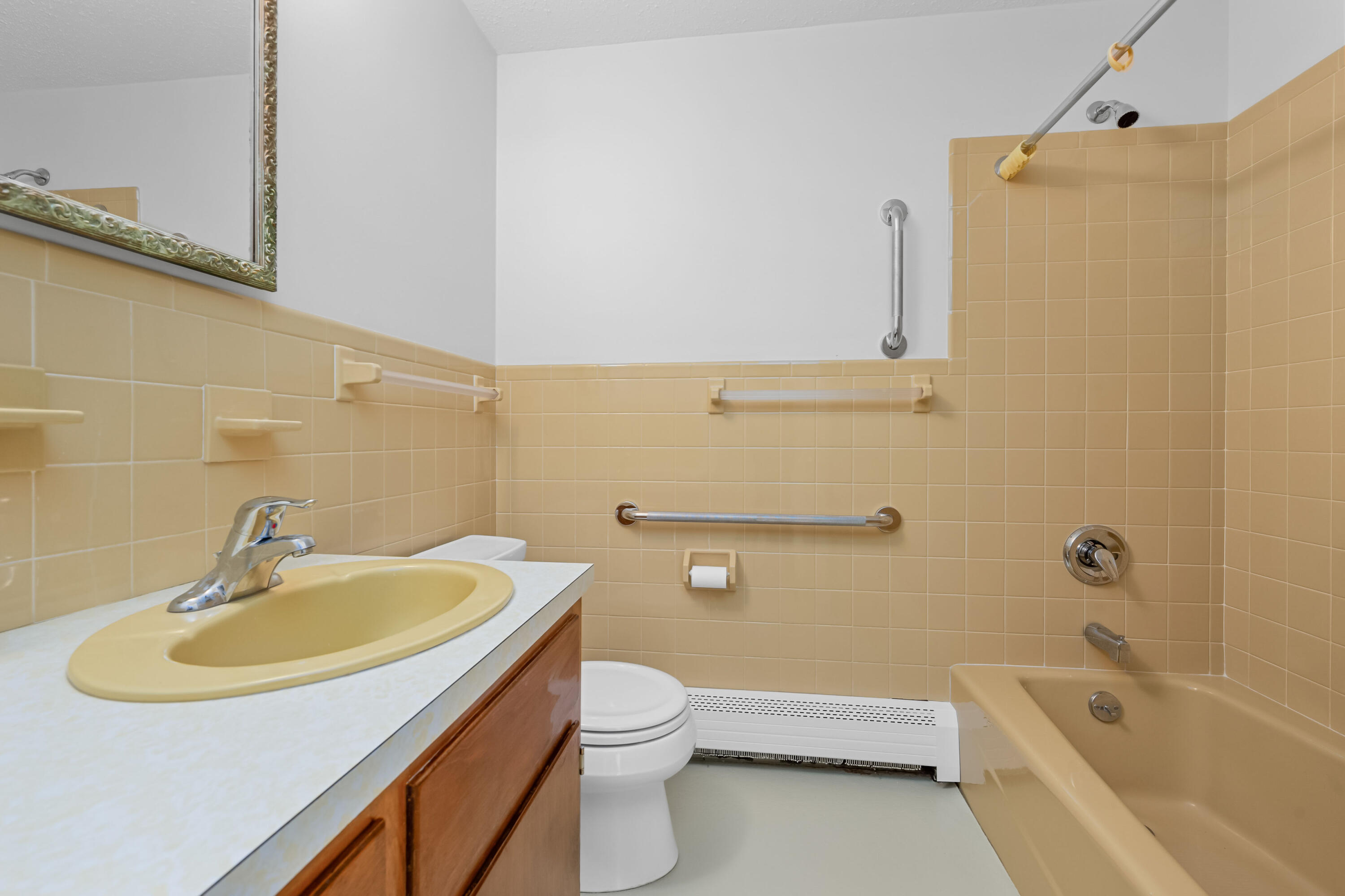 53 Prince Hinckley Road Centerville, MA 02632 - Photo 19 of 22 Shared Bathroom