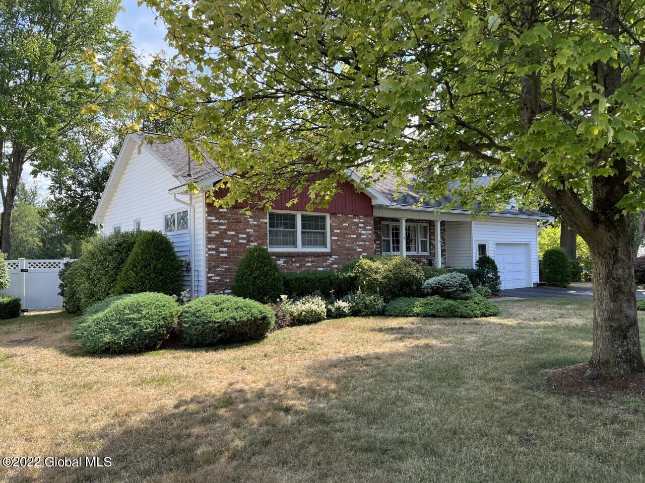 9 Bertone Drive Schenectady, NY 12306 - Photo 2 of 28 thumbnail_IMG_1515