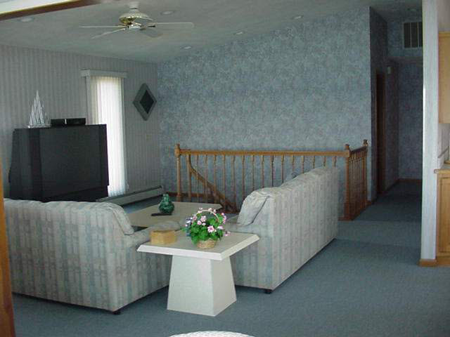 11633 North Ogden Point Road Syracuse, IN 46567 - Photo 5 of 8 Gallery Image 5