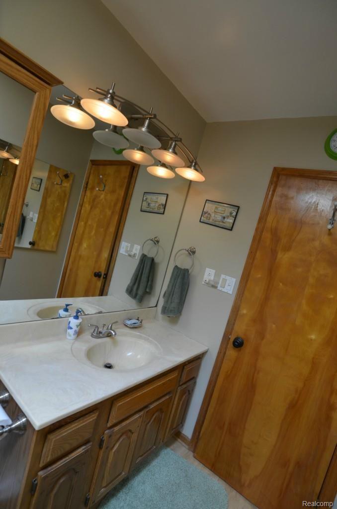 1085 Clyde Road Highland, MI 48357 - Photo 13 of 27 NICELY UPDATED