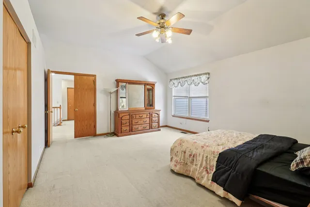 $440,000 | 842 Deep Woods Court, Grayslake, IL 60030