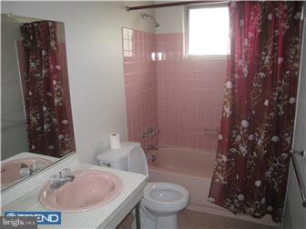 1970 King Arthur Road Philadelphia, PA 19116 - Photo 5 of 6 Bathroom