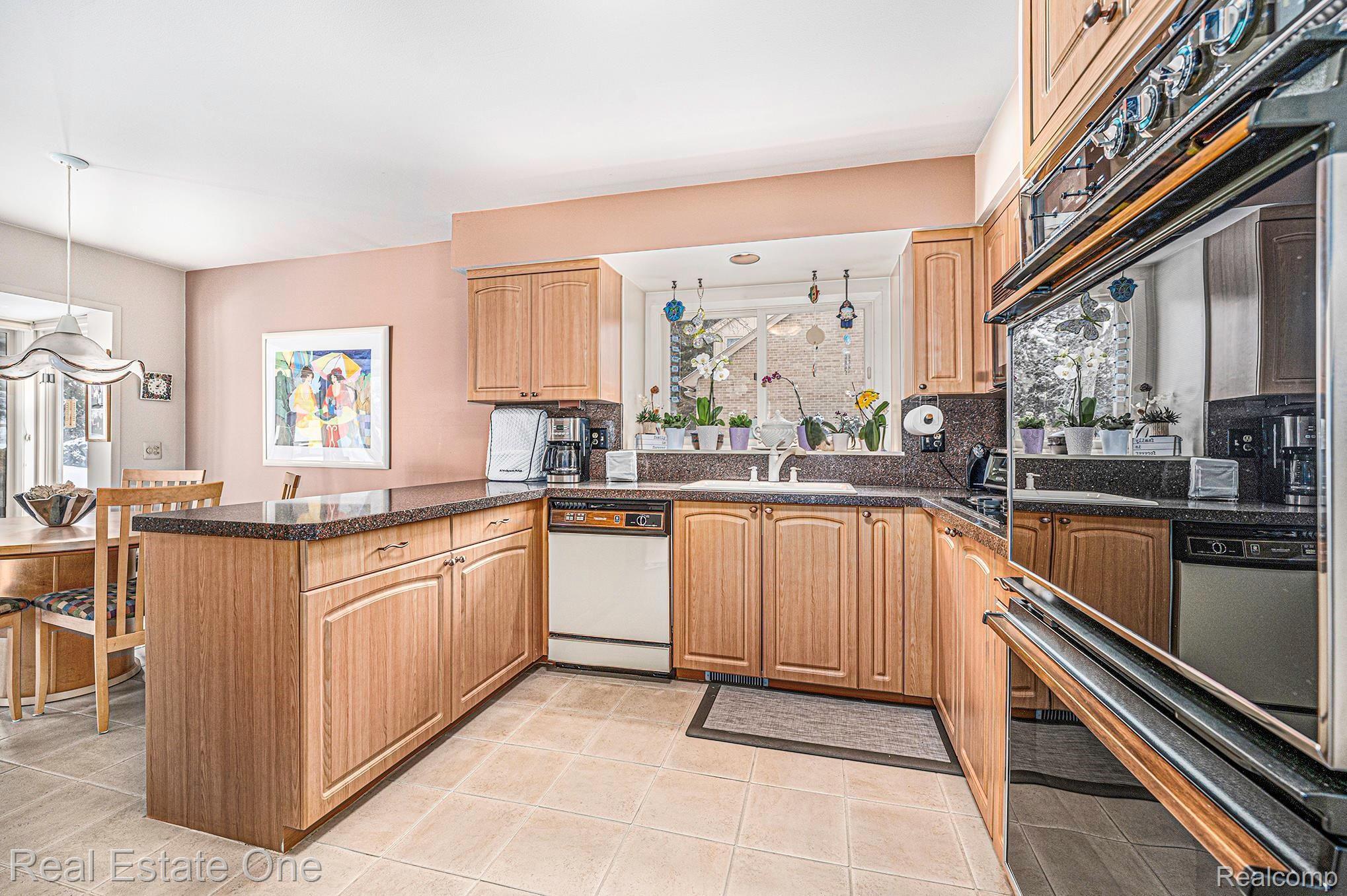 33840 York Ridge Street Farmington, MI 48331 - Photo 2 of 25 DSC06406.jpg