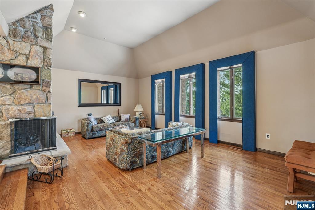 845 Rifle Camp Road Woodland Park, NJ 07424 - Photo 4 of 50