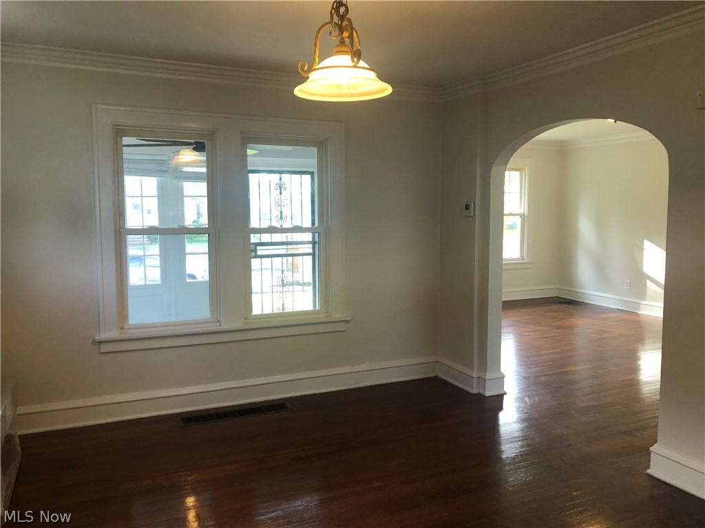 877 Roanoke Road Cleveland Heights, OH 44121 - Photo 3 of 17