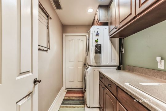 1220 Jennifer Court Ridgecrest, CA 93555 - Photo 15 of 34 a view of a hallway with entryway