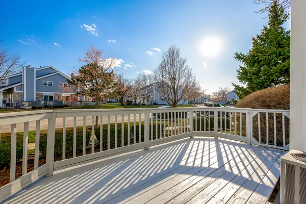 $324,400 | 7114 Olde Gatehouse Road, Tinley Park, IL 60477