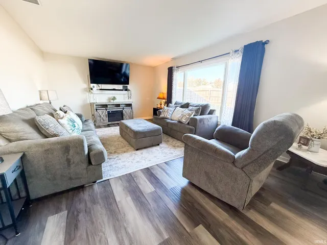 $264,900 | 182 West Cambridge Drive, Columbia City, IN 46725