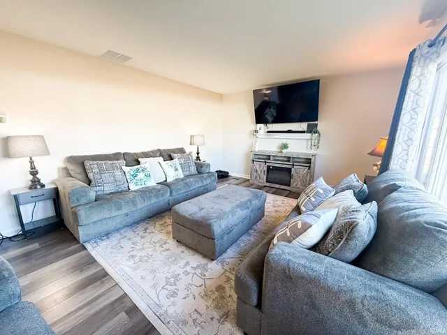 $264,900 | 182 West Cambridge Drive, Columbia City, IN 46725